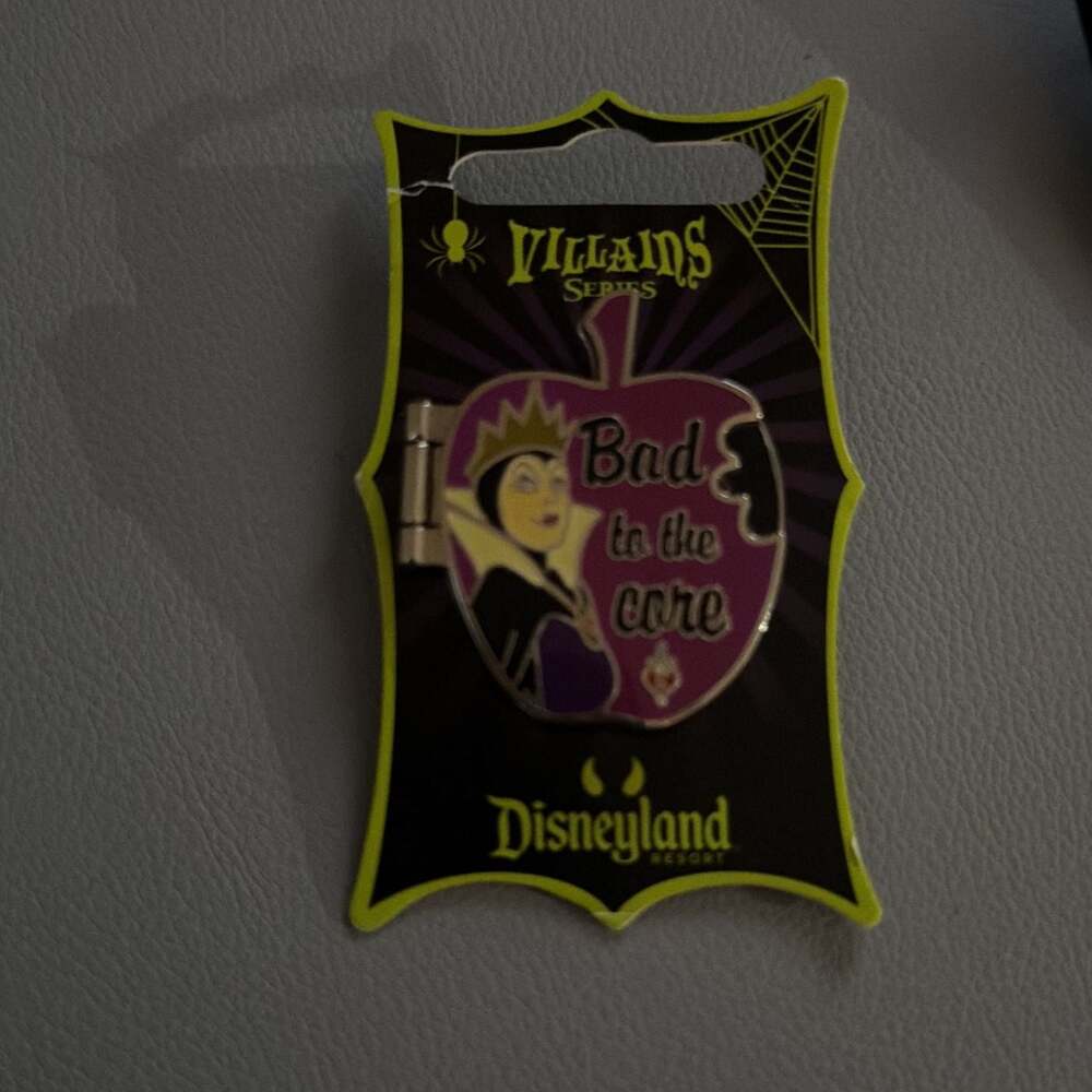 Disney After Dark Villains Evil Queen Cluster Pin LE 500